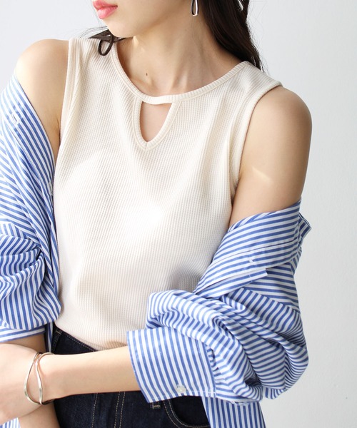 GeeRA（ジーラ）の「前後2wayスリットネックワッフルタンクトップ（タンクトップ・レディース・アイボリー/オレンジ/ブラック/モカ・SMALL/MEDIUM/LARGE）」の3枚目の写真