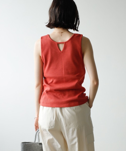 GeeRA（ジーラ）の「前後2wayスリットネックワッフルタンクトップ（タンクトップ・レディース・アイボリー/オレンジ/ブラック/モカ・SMALL/MEDIUM/LARGE）」の21枚目の写真