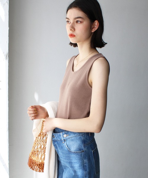 GeeRA（ジーラ）の「前後2wayスリットネックワッフルタンクトップ（タンクトップ・レディース・アイボリー/オレンジ/ブラック/モカ・SMALL/MEDIUM/LARGE）」の13枚目の写真