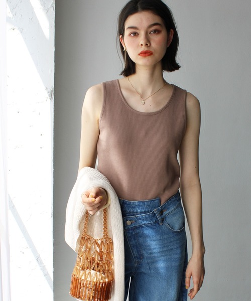 GeeRA（ジーラ）の「前後2wayスリットネックワッフルタンクトップ（タンクトップ・レディース・アイボリー/オレンジ/ブラック/モカ・SMALL/MEDIUM/LARGE）」の14枚目の写真