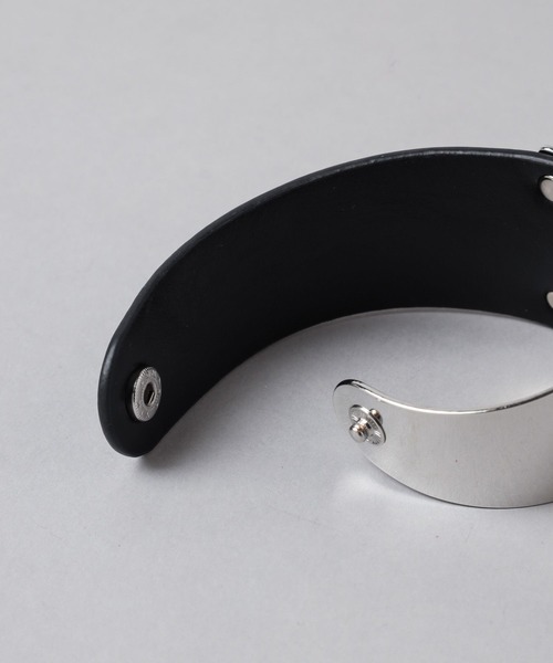 HARE（ハレ）の「メタル＊フェイクレザーバングル(HARE)（バングル/リストバンド・レディース・ブラック×シルバー・FREE）」の9枚目の写真