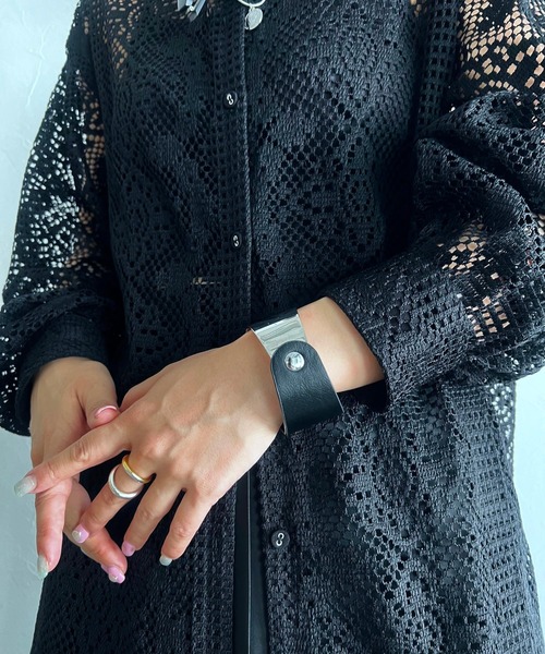 HARE（ハレ）の「メタル＊フェイクレザーバングル(HARE)（バングル/リストバンド・レディース・ブラック×シルバー・FREE）」の5枚目の写真