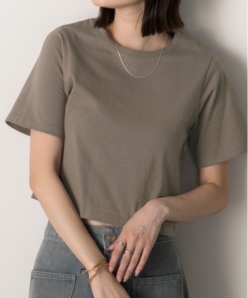 ad thie（アドティエ）の「シンプル無地 ボーダー ショート丈ミニTシャツ（Tシャツ/カットソー・レディース・ブラック/グリーン/セージグリーン/イエロー/ホワイト/ブルー/チェリーレッド/ダークブルー/オフホワイト/オレンジ/レッド/ダークブラウン/ピンク/チャコール/ミント/ブルーグレー・FREE）」の6枚目の写真