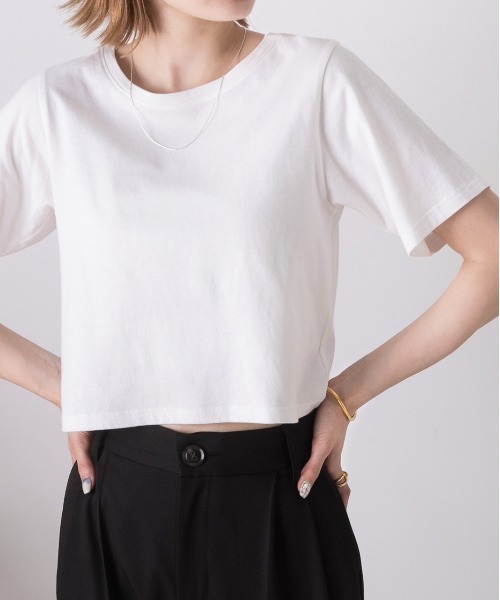 ad thie（アドティエ）の「シンプル無地 ボーダー ショート丈ミニTシャツ（Tシャツ/カットソー・レディース・ブラック/グリーン/セージグリーン/イエロー/ホワイト/ブルー/チェリーレッド/ダークブルー/オフホワイト/オレンジ/レッド/ダークブラウン/ピンク/チャコール/ミント/ブルーグレー・FREE）」の3枚目の写真