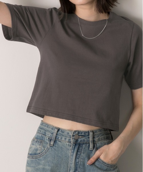 ad thie（アドティエ）の「シンプル無地 ボーダー ショート丈ミニTシャツ（Tシャツ/カットソー・レディース・ブラック/グリーン/セージグリーン/イエロー/ホワイト/ブルー/チェリーレッド/ダークブルー/オフホワイト/オレンジ/レッド/ダークブラウン/ピンク/チャコール/ミント/ブルーグレー・FREE）」の5枚目の写真