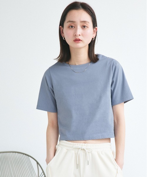 ad thie（アドティエ）の「シンプル無地 ボーダー ショート丈ミニTシャツ（Tシャツ/カットソー・レディース・ブラック/グリーン/セージグリーン/イエロー/ホワイト/ブルー/チェリーレッド/ダークブルー/オフホワイト/オレンジ/レッド/ダークブラウン/ピンク/チャコール/ミント/ブルーグレー・FREE）」の4枚目の写真