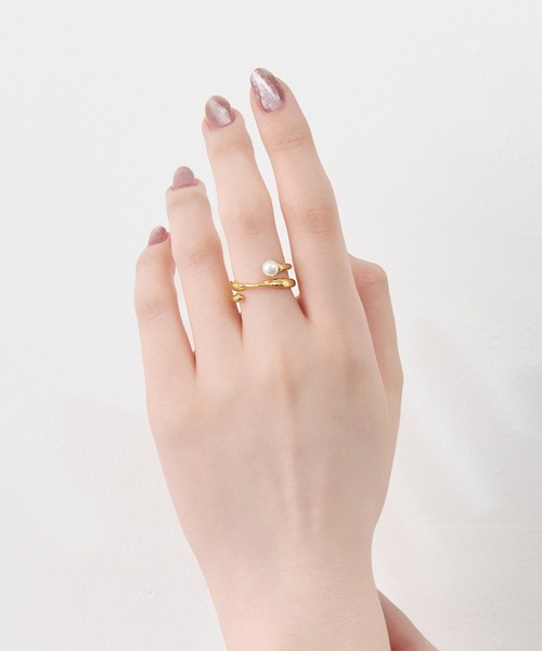 Phoebe（フィービィー）の「2wayリボンパールリング&イヤーカフ（リング・レディース・イエローゴールド・FREE）」の4枚目の写真