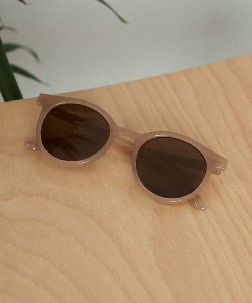 Chico(チコ)の「ボストンフレームサングラス(サングラス・レディース・ブラウン/ベージュ・FREE)」の2枚目の写真