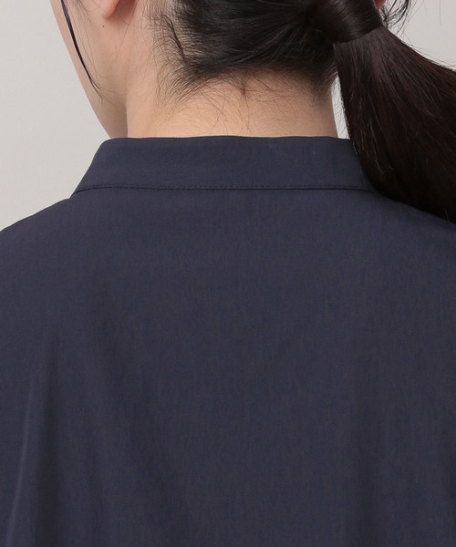Elura(エルーラ)の「アイロンいらずノースリシャツ(シャツ/ブラウス・レディース・ネイビー/ホワイト/ブルー・MEDIUM/LARGE)」の15枚目の写真