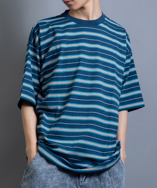 En serio TOKYO(エンソリオトーキョー)の「アソート マルチレトロボーダー ビッグシルエット TEE(Tシャツ/カットソー・メンズ・グレー系/パープル系/グリーン系その他/ブルー系/グリーン系/ホワイト系・M/LL/L)」の3枚目の写真
