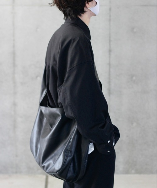 y/m by れぽすけ（イムバイレポスケ）の「ビッグショルダーバッグ（ショルダーバッグ・メンズ・ブラック・FREE）」の3枚目の写真