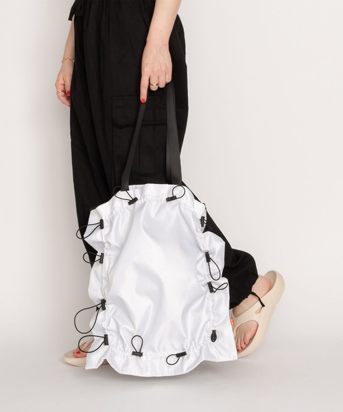 SVEC（シュベック）の「ドローコード ギャザー トートバッグ（トートバッグ・レディース・オレンジ/ブラック/ホワイト・FREE）」の7枚目の写真