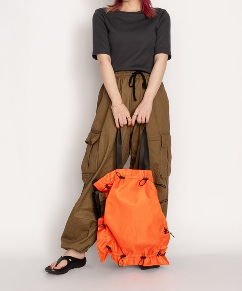 SVEC（シュベック）の「ドローコード ギャザー トートバッグ（トートバッグ・レディース・オレンジ/ブラック/ホワイト・FREE）」の8枚目の写真