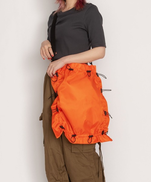 SVEC（シュベック）の「ドローコード ギャザー トートバッグ（トートバッグ・レディース・オレンジ/ブラック/ホワイト・FREE）」の10枚目の写真