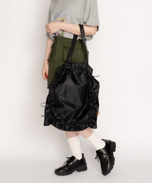 SVEC（シュベック）の「ドローコード ギャザー トートバッグ（トートバッグ・レディース・オレンジ/ブラック/ホワイト・FREE）」の11枚目の写真