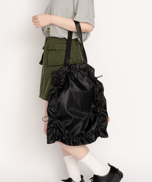 SVEC（シュベック）の「ドローコード ギャザー トートバッグ（トートバッグ・レディース・オレンジ/ブラック/ホワイト・FREE）」の12枚目の写真