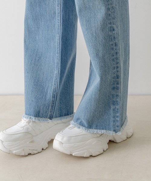 OLIVE des OLIVE（オリーブデオリーブ）の「セミフレアフリンジデニムパンツ　1032030010（デニムパンツ・レディース・ブルー/スミクロ・SMALL/MEDIUM）」の14枚目の写真