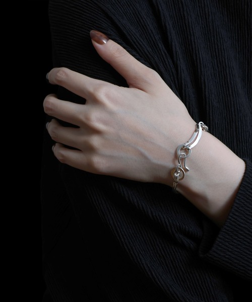 YArKA（ヤーカ）の「【YArKA/ヤーカ】assembly parts double line bangle [tojir un]/多パーツダブルラインバングル（バングル/リストバンド・メンズ・シルバー・M/L）」の5枚目の写真
