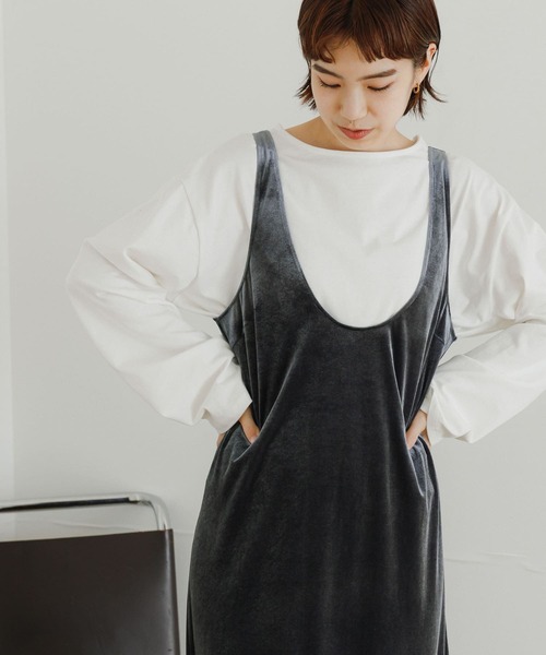 URBAN RESEARCH（アーバンリサーチ）の「ショート丈ロングTシャツ（Tシャツ/カットソー・レディース・ブラック/オフホワイト/ブラック系その他・FREE）」の4枚目の写真