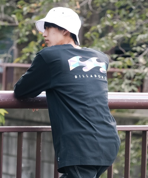 BILLABONG（ビラボン）の「【直営店限定】BILLABONG メンズ BACK WAVE ロンＴ 【2023年秋冬モデル】/ビラボンウェーブブランドロゴバックプリントロングスリーブTシャツ（Tシャツ/カットソー・メンズ・ゴールド/ブルー/ブラック/ホワイト・LARGE/X-LARGE/MEDIUM）」の3枚目の写真