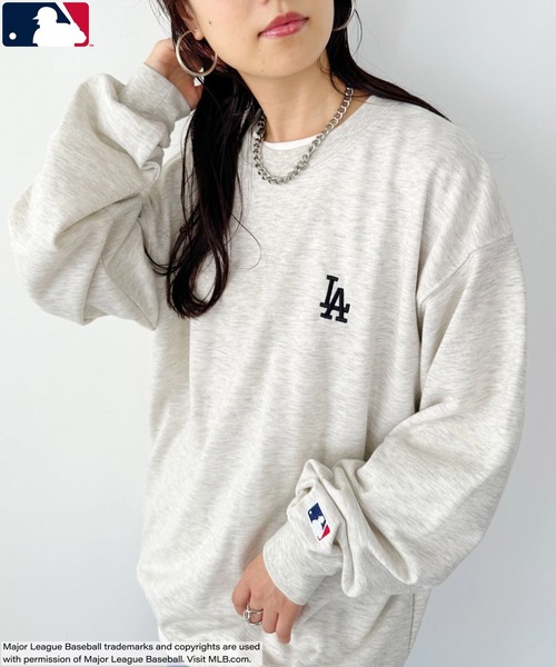 MLB（メジャーリーグベースボール）の「【WEB限定/別注】MLB(エムエルビー)/メジャーリーグ ワンポイントロゴ刺繍 ビッグシルエット スウェット クルーネックプルオーバー（スウェット・レディース・その他2/ブラック/ネイビー/グレー系その他/グレー/その他1・L/M）」の3枚目の写真