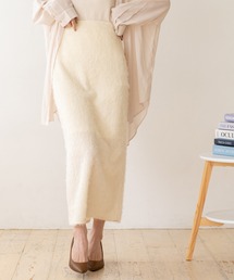 季節感溢れるフリンジニットスカート