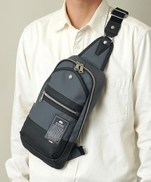 MADDEN EQUIPMENT（メデン イクイップメント）の「【公式】高級感 がある デザイン で キレイな 服装 にも 使える! お出かけに 必要な荷物が収納可能な ボディバッグ（ボディバッグ/ウエストポーチ）」