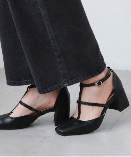 archives(アルシーヴ)の「Tストラップセパレートパンプス(パンプス・レディース・アイボリー/ブラック・LARGE/MEDIUM)」の1枚目の写真