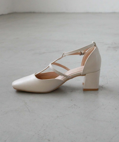 archives(アルシーヴ)の「Tストラップセパレートパンプス(パンプス・レディース・アイボリー/ブラック・LARGE/MEDIUM)」の5枚目の写真