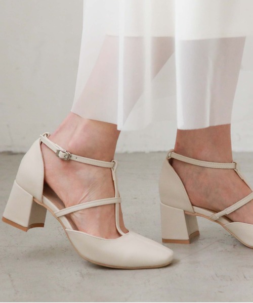 archives(アルシーヴ)の「Tストラップセパレートパンプス(パンプス・レディース・アイボリー/ブラック・LARGE/MEDIUM)」の11枚目の写真