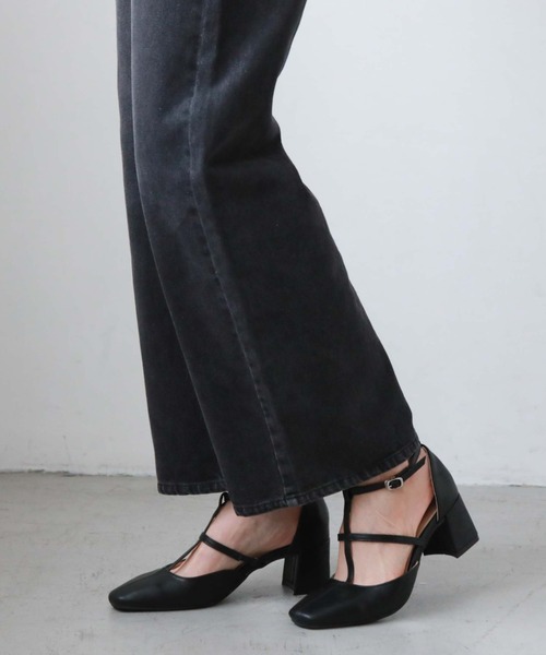 archives(アルシーヴ)の「Tストラップセパレートパンプス(パンプス・レディース・アイボリー/ブラック・LARGE/MEDIUM)」の22枚目の写真