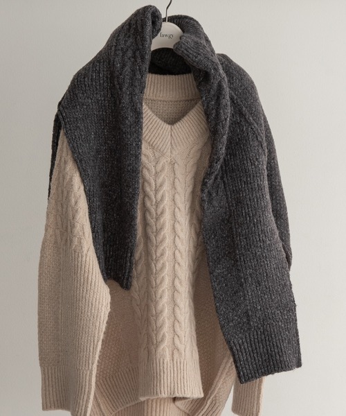 lawgy（ラウジー）の「v neck cable loose knit / vネックケーブルルースニット（ニット/セーター・レディース・ライトベージュ/チャコールグレー・FREE）」の13枚目の写真