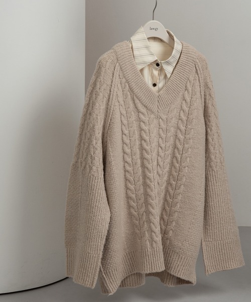 lawgy（ラウジー）の「v neck cable loose knit / vネックケーブルルースニット（ニット/セーター・レディース・ライトベージュ/チャコールグレー・FREE）」の8枚目の写真