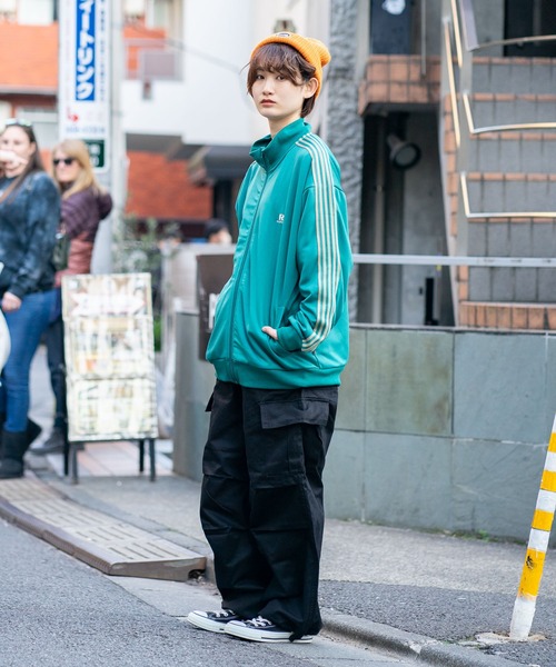 Red Cap Girl(レッドキャプガール)の「【UNIIT × RED CAP GIRL/ユニット×レッドキャップガール】 バックプリントトラックジャケット オーバーサイズ バックプリント ロゴ ワンポイント刺繍 トラックジャケット/ラインジャージ/レディース メンズ(ジャージ・メンズ・アイボリー/グリーン/ブラック・MEDIUM/LARGE)」の9枚目の写真