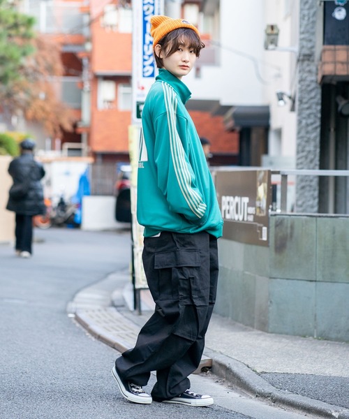 Red Cap Girl(レッドキャプガール)の「【UNIIT × RED CAP GIRL/ユニット×レッドキャップガール】 バックプリントトラックジャケット オーバーサイズ バックプリント ロゴ ワンポイント刺繍 トラックジャケット/ラインジャージ/レディース メンズ(ジャージ・メンズ・アイボリー/グリーン/ブラック・MEDIUM/LARGE)」の12枚目の写真