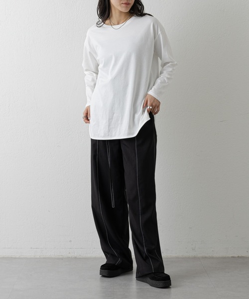 COLONY 2139（コロニートゥーワンスリーナイン）の「スマート裾ラウンド長袖Tシャツ（Tシャツ/カットソー・レディース・オフホワイト/ブラック・FREE）」の22枚目の写真