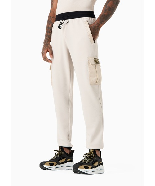 EMPORIO ARMANI EA7（エンポリオアルマーニイーエーセブン）の「【エンポリオ アルマーニ EA7】Gold Label カーゴパンツ テクニカルファブリック（カーゴパンツ・メンズ・ブラック/ベージュ系・LARGE/MEDIUM/SMALL/X-LARGE/X-SMALL）」の2枚目の写真