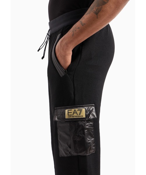 EMPORIO ARMANI EA7（エンポリオアルマーニイーエーセブン）の「【エンポリオ アルマーニ EA7】Gold Label カーゴパンツ テクニカルファブリック（カーゴパンツ・メンズ・ブラック/ベージュ系・LARGE/MEDIUM/SMALL/X-LARGE/X-SMALL）」の3枚目の写真