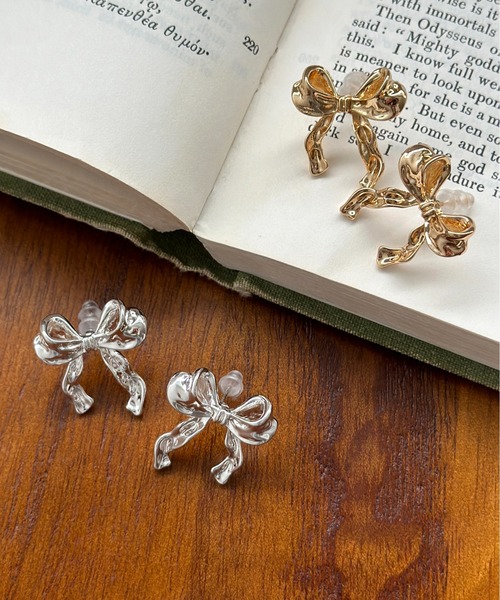 apres jour mignon(アプレジュールミニョン)の「【apresjour mignon×ARIAZ】リボンピアス(ピアス(両耳用)・レディース・シルバー/ゴールド・ONESIZE)」の3枚目の写真