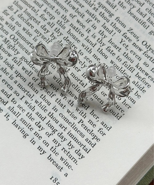 apres jour mignon(アプレジュールミニョン)の「【apresjour mignon×ARIAZ】リボンピアス(ピアス(両耳用)・レディース・シルバー/ゴールド・ONESIZE)」の4枚目の写真