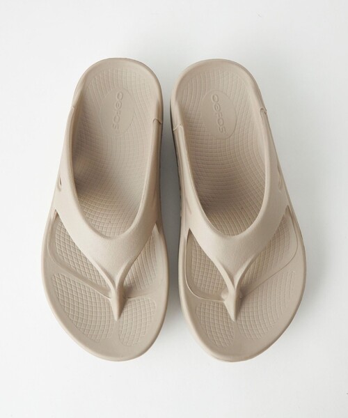 OOFOS（ウーフォス）の「＜OOFOS＞ OOriginal サンダル（サンダル・レディース・ブラック/ベージュ/グレー・23/24/25）」の3枚目の写真