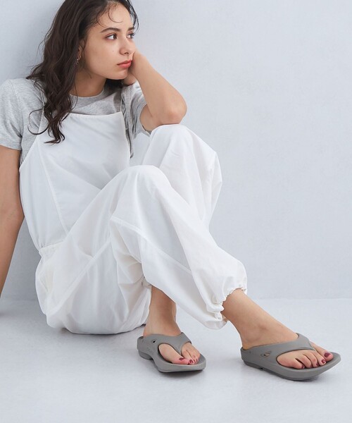 OOFOS（ウーフォス）の「＜OOFOS＞ OOriginal サンダル（サンダル・レディース・ブラック/ベージュ/グレー・23/24/25）」の7枚目の写真