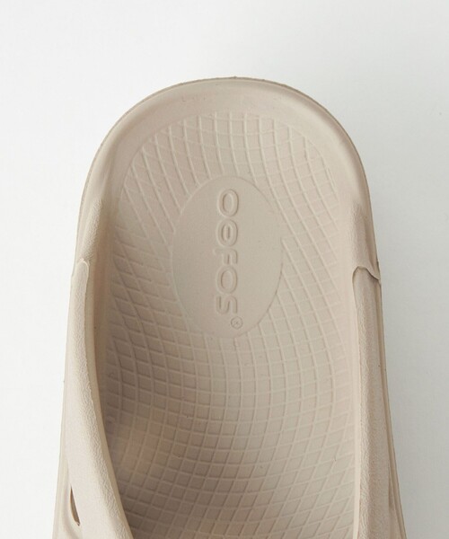 OOFOS（ウーフォス）の「＜OOFOS＞ OOriginal サンダル（サンダル・レディース・ブラック/ベージュ/グレー・23/24/25）」の13枚目の写真