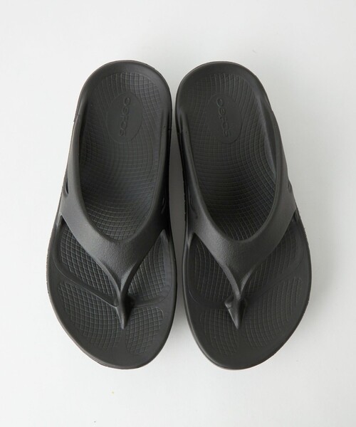 OOFOS（ウーフォス）の「＜OOFOS＞ OOriginal サンダル（サンダル・レディース・ブラック/ベージュ/グレー・23/24/25）」の20枚目の写真