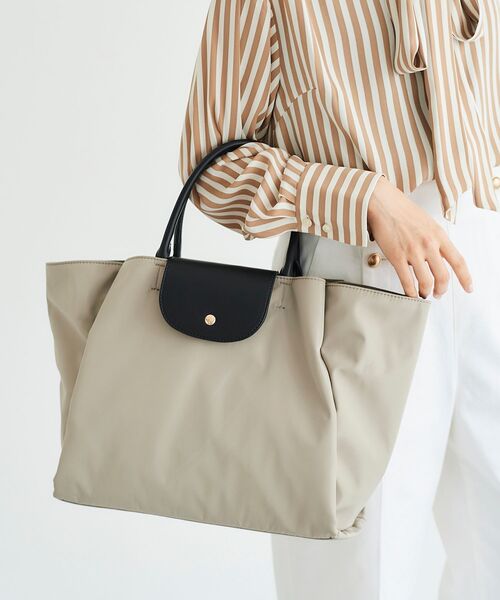 le.coeur blanc（ルクールブラン）の「フラップツキトート（トートバッグ・レディース・グレイッシュベージュ/ベージュ/ネイビー・FREE）」の2枚目の写真