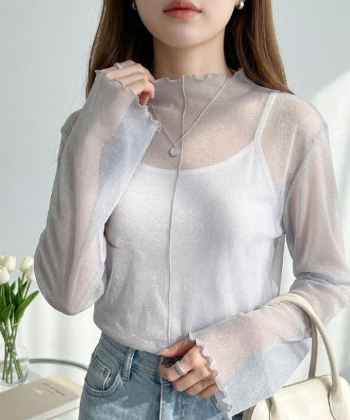 Ada.(エイダ)の「ラメチュール ロングスリーブ ハイネック シアートップス(Tシャツ/カットソー・レディース・グレイッシュベージュ/ブラック/ピンク/ブルー系その他/シルバー/カーキ/グレー・FREE)」の1枚目の写真