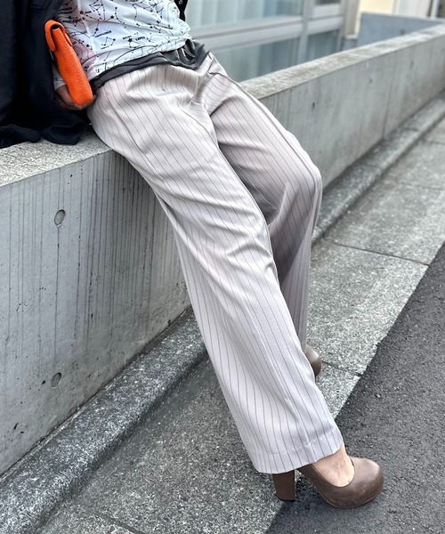 mi via loca(ミヴィアロカ)の「ストライプ ウエストレイヤード ラウンジパンツ(その他パンツ・レディース・グレイッシュベージュ/スミクロ・FREE)」の6枚目の写真