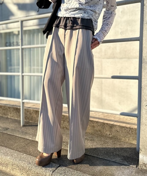 mi via loca(ミヴィアロカ)の「ストライプ ウエストレイヤード ラウンジパンツ(その他パンツ・レディース・グレイッシュベージュ/スミクロ・FREE)」の8枚目の写真