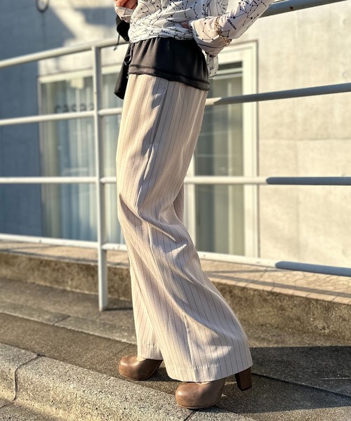 mi via loca(ミヴィアロカ)の「ストライプ ウエストレイヤード ラウンジパンツ(その他パンツ・レディース・グレイッシュベージュ/スミクロ・FREE)」の9枚目の写真