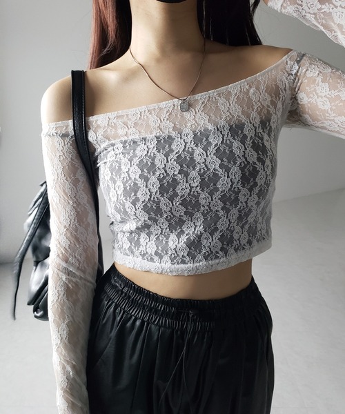 me+em select（ミームセレクト）の「※※【 ２color 】オフショルショートレーストップス ／ off-shoulder short lace tops（Tシャツ/カットソー・レディース・ブラック/ホワイト・FREE）」の4枚目の写真